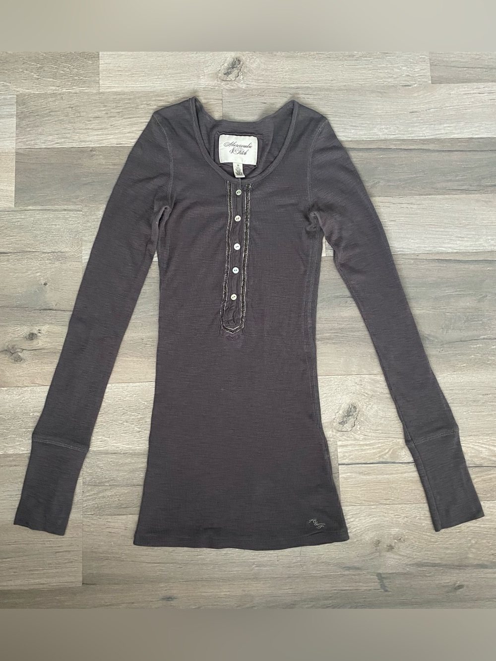 Rare Vintage Abercrombie Y2K Gray Long Sleeve Henley Beaded Bella Swan Style
